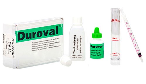 DUROVAL® TI with pipette 0 – 60 °f DUROVAL TI mit Pipette, Frontansicht des Testbestecks mit Flasche und Pipette, Flüssiger Indikator für französische Härte, Messbereich 0-60 °f, Wasserhärte-Testset komplett