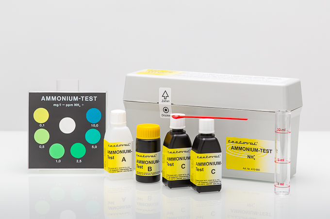 Testoval® Ammonium kit Testoval Ammonium Testbesteck, Komplettset mit Reagenzien und Farbvergleichsgerät, für NH₄⁺-Analyse, Testoval Ammonium Testbesteck, Frontansicht des Farbvergleichsgeräts mit Skala, manuelle Wasseranalyse