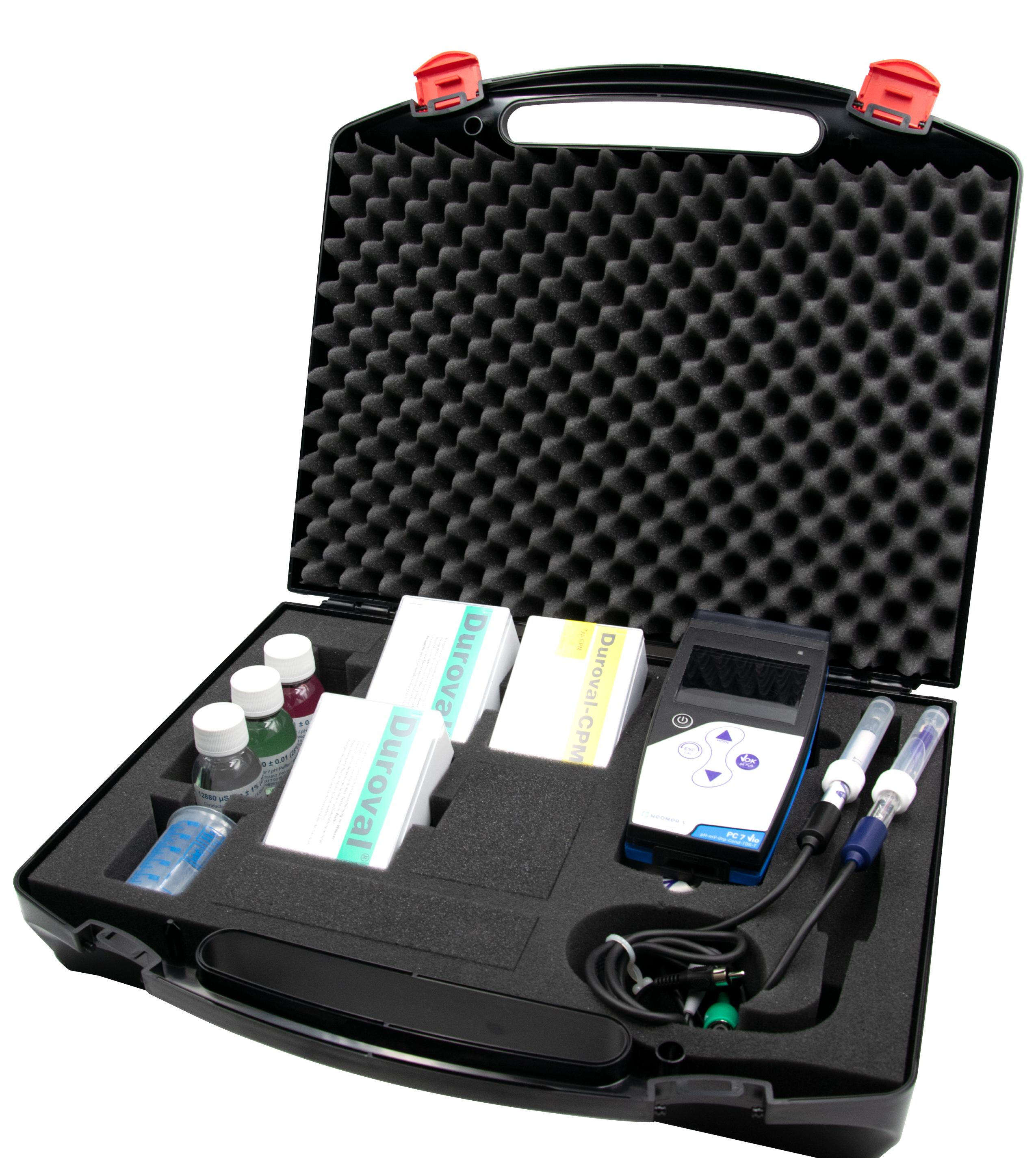 Professional-Analysenkoffer Kesselhaus Plus, Gesamtansicht des Messgeräts mit Zubehör, tragbarer Messkoffer für Speisewasseranalyse, seitlich